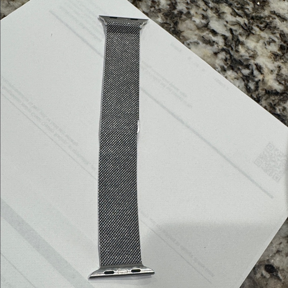 Original elegant APPLE Silver Mesh Watch Band 42mm magnetic closure - Picture 4 of 4